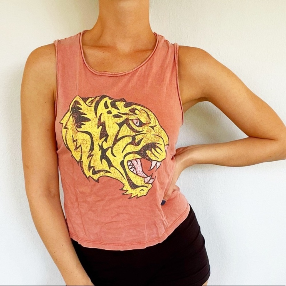 Colsie crop tiger head sleeveless t-shirt Small